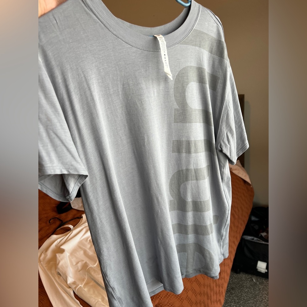 LULULEMON SHORT SLEEVE SHIRT